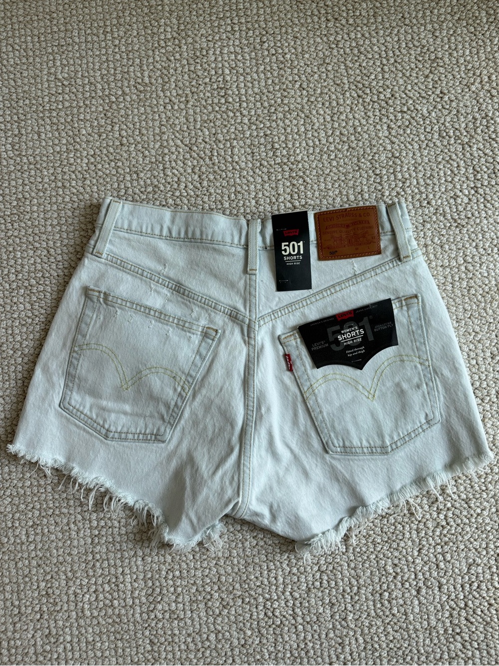 🩵LEVI’S HIGH RISE 501 SHORTS🩵 - Picture 2 of 5
